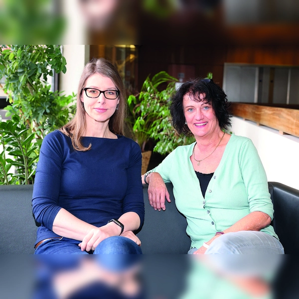 Silvia Fitterer und Ulrike Götz (von li)	 (Foto: LRA Dachau)