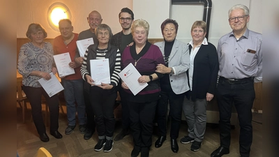 Helga Lederer, Michael Federwisch, Heinrich Weiß, Monika Kohorst, Dennis Behrendt, Regina Heeg, Edda Drittenpreis, Angelika Gumowski (v. l.) (Foto: BRK - Kreisverband Dachau)