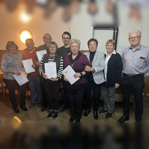 Helga Lederer, Michael Federwisch, Heinrich Weiß, Monika Kohorst, Dennis Behrendt, Regina Heeg, Edda Drittenpreis, Angelika Gumowski (v. l.) (Foto: BRK - Kreisverband Dachau)