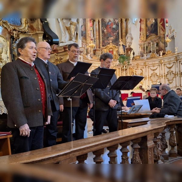 Der Moosacher-Viergesang wurde von Siegfried Bradl auf der Zither begleitet. (Foto: privat)