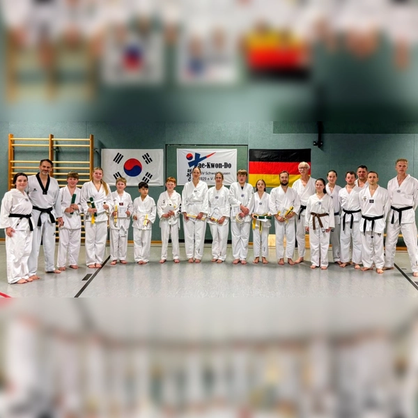 Zehn Schüler legten erfolgreich ihre Gürtelprüfung ab. (Foto: TSV Schwabhausen)