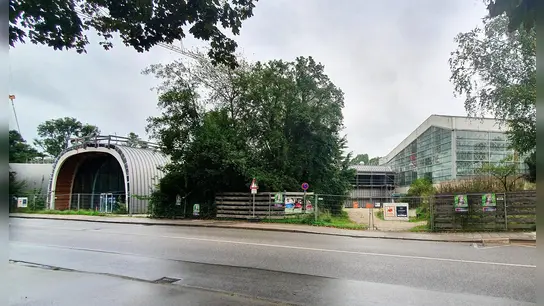 Baustelle Dachauer Hallenbad: Mit einem neuen Architekten wollen die Stadtwerke das Projekt erfolgreich zu Ende bringen. (Foto: ek)