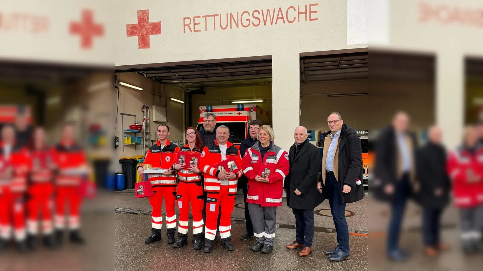 Rettungswache des Roten Kreuzes in Indersdorf mit den Diensthabenden (von li): Lucas Braunschmidt, Denise Stalph, Reinhard Weber und Renate Kraus. (Foto: red)
