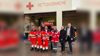 Rettungswache des Roten Kreuzes in Indersdorf mit den Diensthabenden (von li): Lucas Braunschmidt, Denise Stalph, Reinhard Weber und Renate Kraus. (Foto: red)