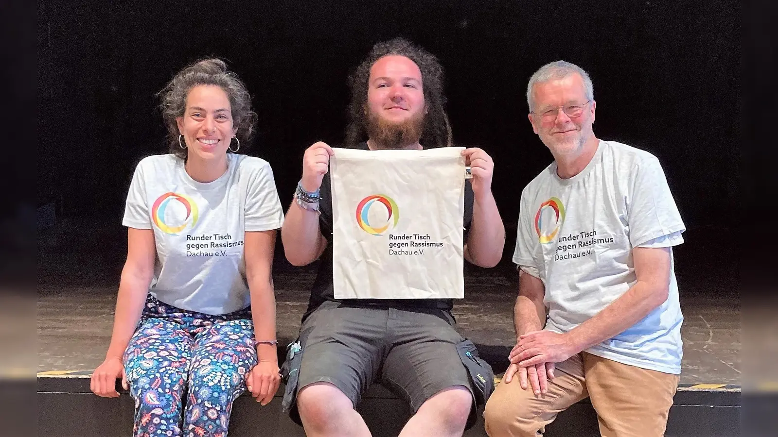 Der alte und neue Vorstand: Schatzmeisterin Feliza Ceseña sowie die Sprecher Fabian Handfest und Peter Heller (von li). (Foto: Runder Tisch gegen Rassismus Dachau)