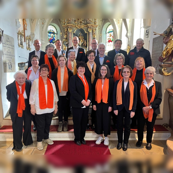 Freude am Singen: Der Kleinberghofener Kirchenchor im Jubiläumsjahr 2025. (Foto: Kirchenchor Kleinberghofen )
