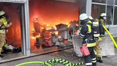In den Morgenstunden des 24. Mai wurde die Feuerwehr zu einem Brand in einer Wäscherei gerufen. (Foto: FW Dachau)
