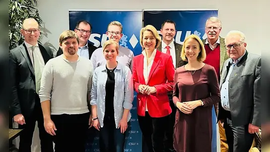 Treffen der CSU-Grundsatzkommission mit der Vorsitzenden Dr. Anja Weisgerber MdB (vorne Mitte) in Großinzemoos. (Foto: CSU)