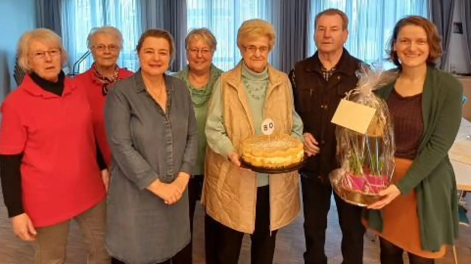 Das Team der ehrenamtlichen Mitarbeiter des Treffpunkts 50+ im Caritas-Zentrum Dachau (von links): Dagmar Ernst, Jutta Geiger, Leiterin Alexandra Schäfer, Gertraud Wiedemann, Rita Heß, Jürgen Heß und Kreisgeschäftsführerin Heidi Schaitl.<br><br> (Foto: Caritas-Zentrum Dachau)