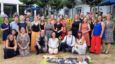 29 Studierende der Fachakademie für Heilpädagogik der Akademie Schönbrunn haben im Juli ihren Abschluss gefeiert. (Foto: Remmele)