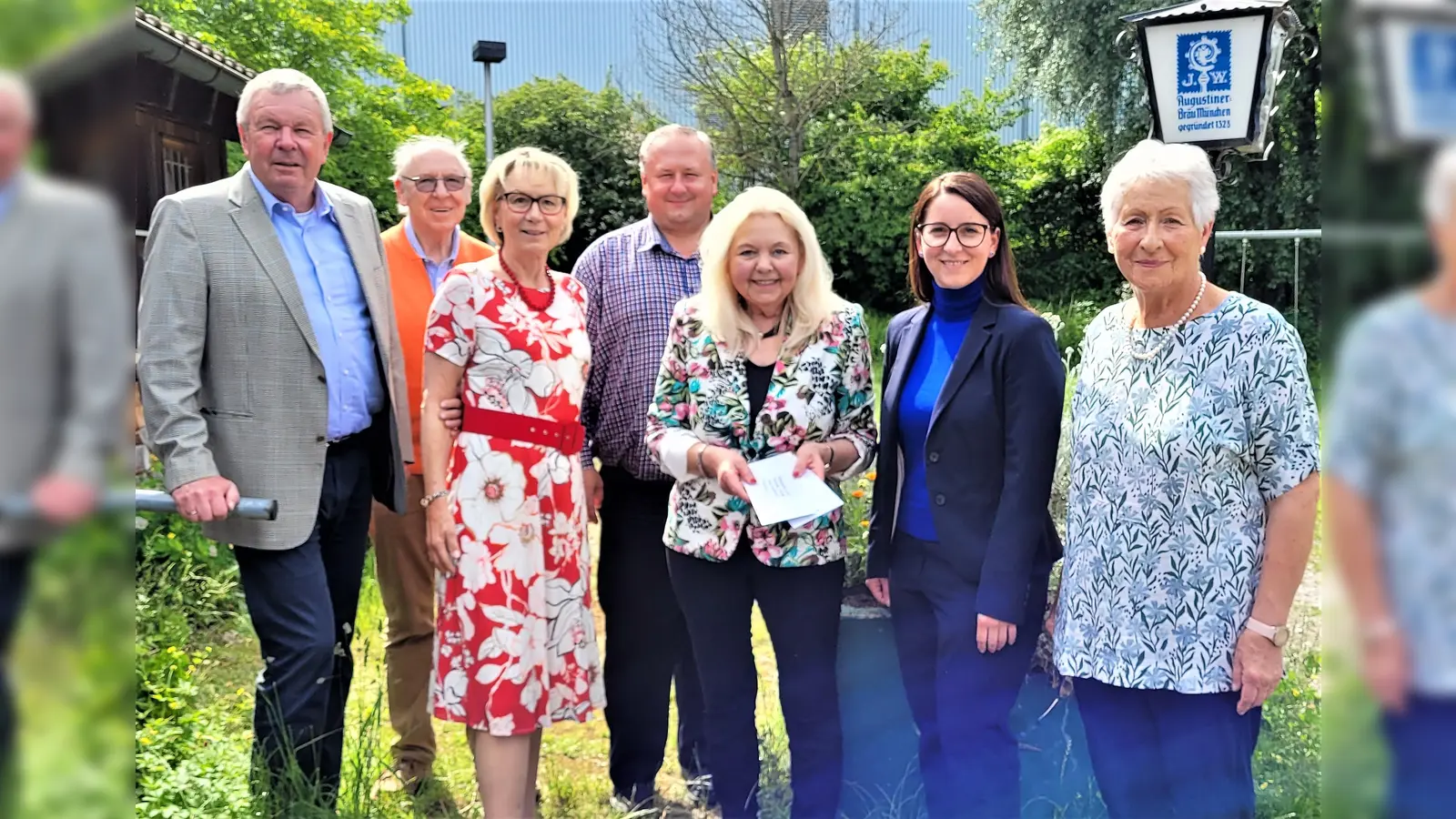 Christine Unzeitig (5. von li) mit Thomas Höbel, Hartmut Baumgärtner, Gabi Gerstl, Robert Gasteiger, Martina Purkhardt und Elisabeth Zimmermann.  (Foto: Christine Unzeitig)
