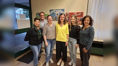 Der neu aufgestellte Vorstand der vhs Erdweg (v. li.): Silvia Mader (Beisitzerin), Thomas Kreis (Beisitzer), Carolin Ölsner (2. Vorsitzende), Franziska Stegmair (1. Vorsitzende), Stefanie Göttler (Beisitzerin) und Sabrina Bair (Geschäftsleitung und Schriftführerin). Nicht im Bild: Verena Stegmaier (Kassiererin). (Foto: vhs Erdweg)