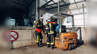 Bei der Übung wurden mögliche Verletzte aus der Gefahrenzone gerettet. (Foto: Kreisbrandinspektion Dachau)