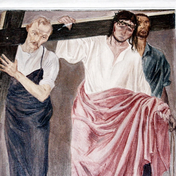 Simon von Zyrene hilft Jesus das Kreuz zu tragen: Kreuzwegstation in St. Jakob. (Foto: job)
