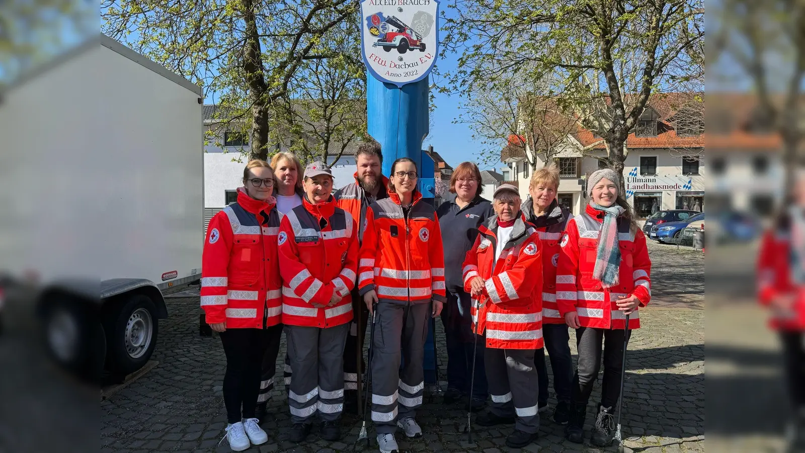 Neun ehrenamtliche Mitglieder der Bereitschaft Dachau und des Fachdienstes Betreuung beteiligten sich an der Aktion „Saubere Stadt”. (Foto: BRK - Kreisverband Dachau)