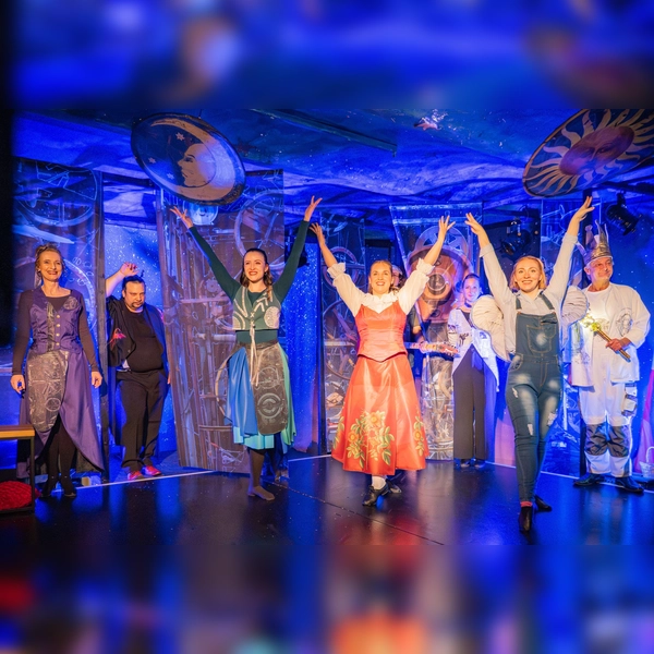 Die Operette „Orpheus in der Unterwelt“ mit der mitreißenden Musik von Jacques Offenbach hatte am vergangenen Silvester Premiere und wird seitdem vor einem stets begeisterten Publikum und ausverkauftem Haus gespielt.  (Foto: Hoftheater)