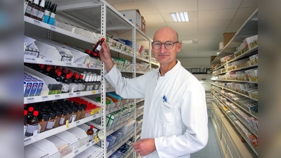 Dr. Christoph Sturm klärt zum Welttag der Patientensicherheit über die richtige Einnahme von Medikamenten auf. (Foto: Helios)