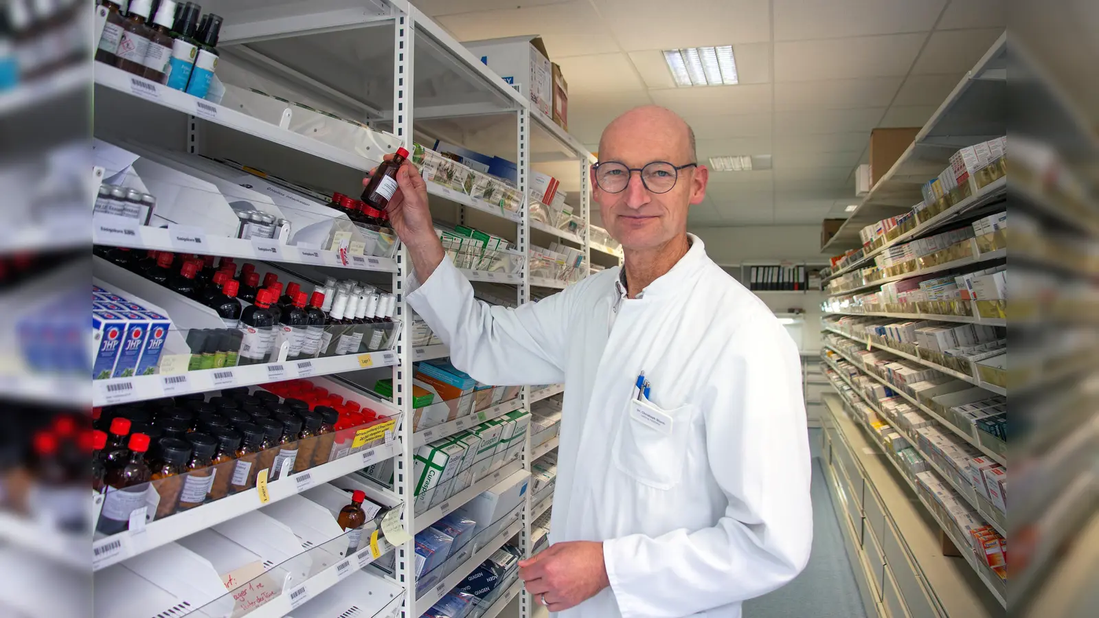 Dr. Christoph Sturm klärt zum Welttag der Patientensicherheit über die richtige Einnahme von Medikamenten auf. (Foto: Helios)