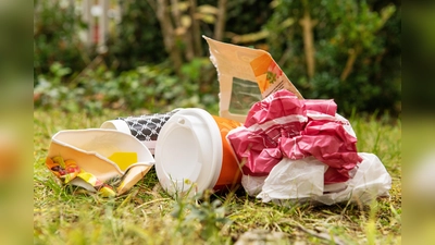 Littering schadet der Umwelt, richtige Abfalltrennung dagegen schont Ressourcen und Klima. (Foto: Initiative "Mülltrennung wirkt" / Marcella Merk)