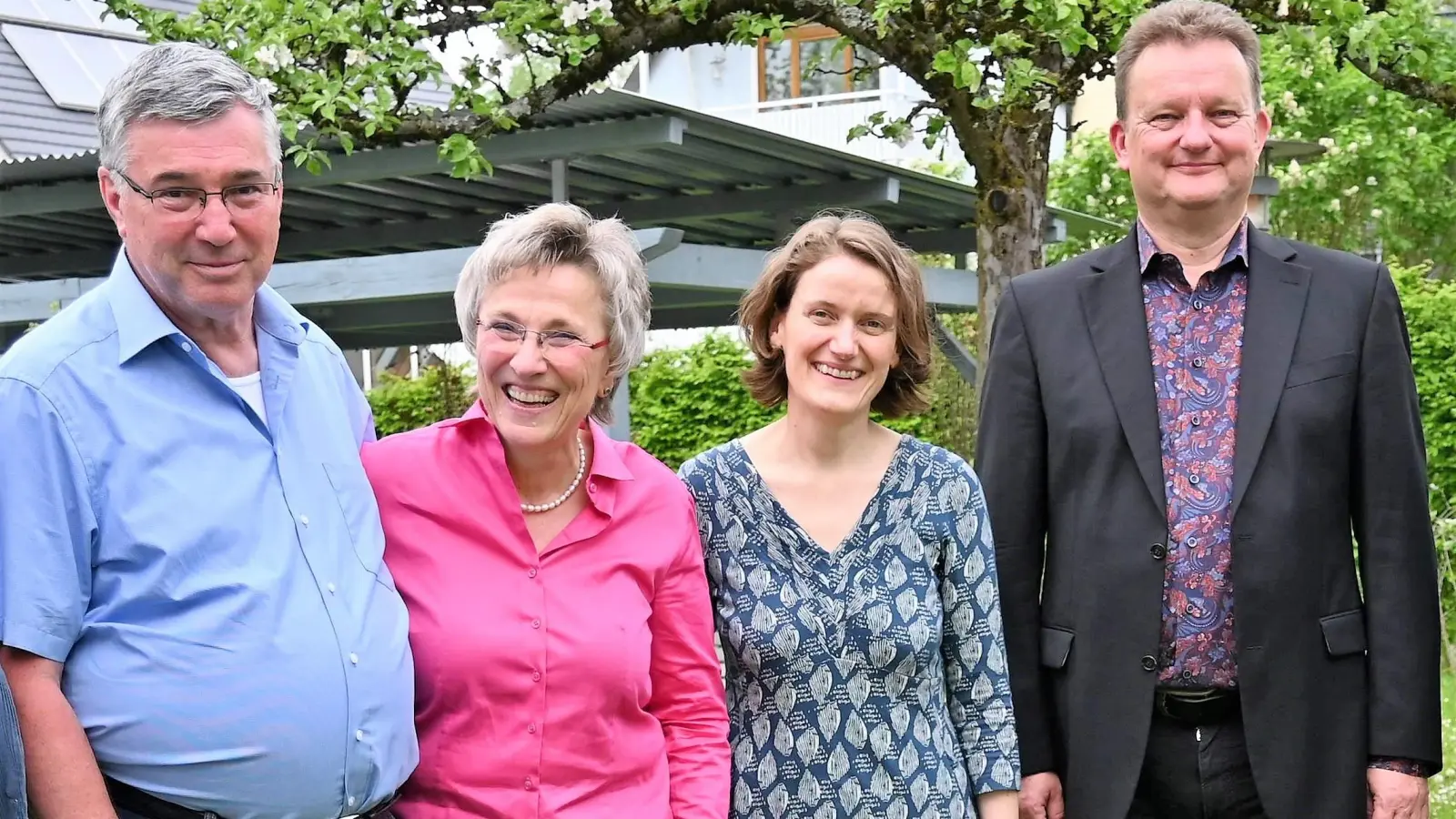 Abschied von der Caritas (von li) das Ehepaar Rainer Beyer und Maria Beyer-Dick, Heidi Schaitl (Caritas Dachau) und Axel Hannemann (Geschäftsleiter Caritas-Zentren Oberbayern). (Foto: Caritas)