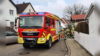 Ein rauchender Mülleimer löste den Feuerwehralarm aus. (Foto: FF Karlsfeld)