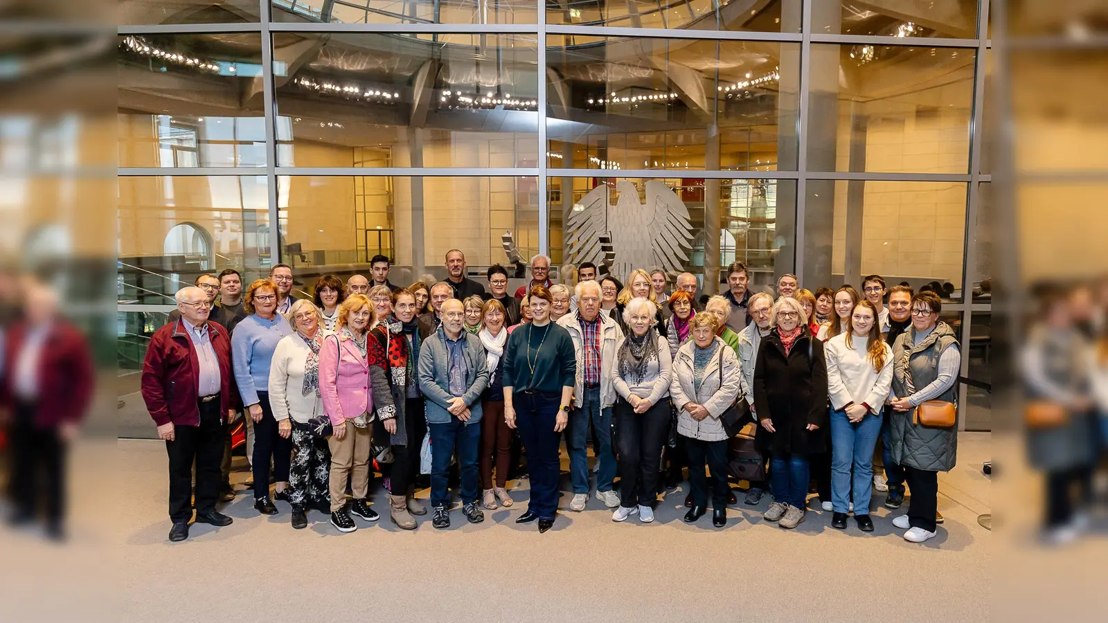 Gruppenfoto der Besuchergruppe eines Abgeordneten im Deutschen Bundestag in Berlin. (Foto: Sebastian Pape)