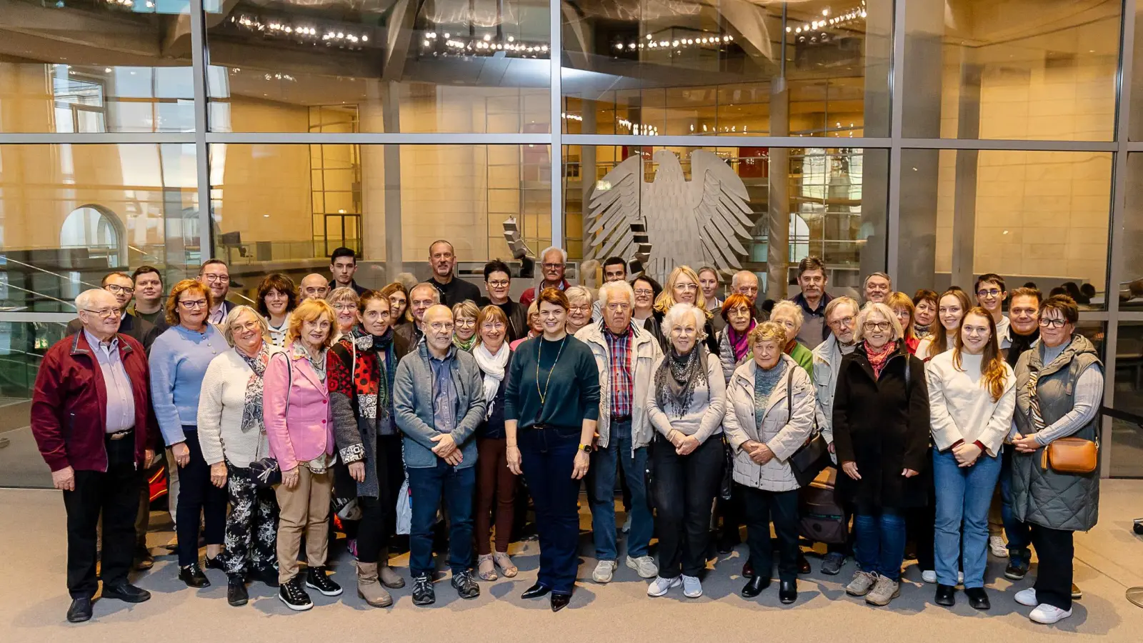 Gruppenfoto der Besuchergruppe eines Abgeordneten im Deutschen Bundestag in Berlin. (Foto: Sebastian Pape)