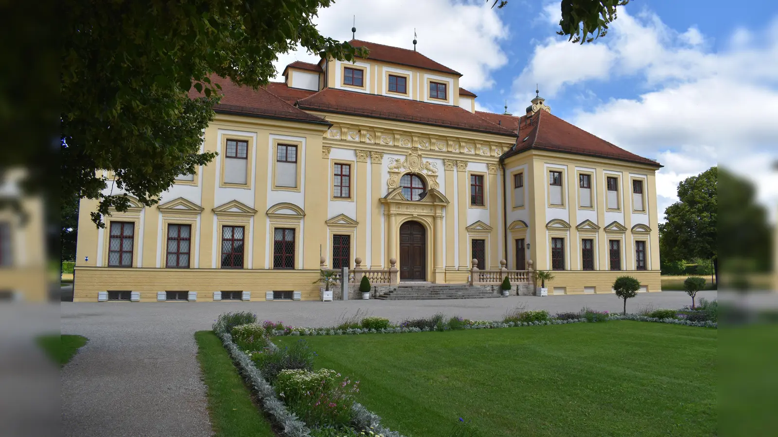 Rund um die bayerischen Schlösser, Burgen und Residenzen (hier Schloss Schleißheim) dürfen keine Feuerwerkskörper abgebrannt werden. (Archivbild: dm)