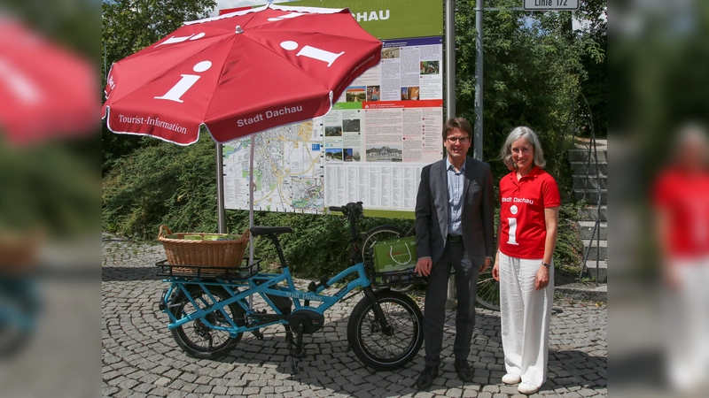 Oberbürgermeister Florian Hartmann und Monika Webersberger (Leitung Tourist-Information). (Foto: Stadt Dachau)