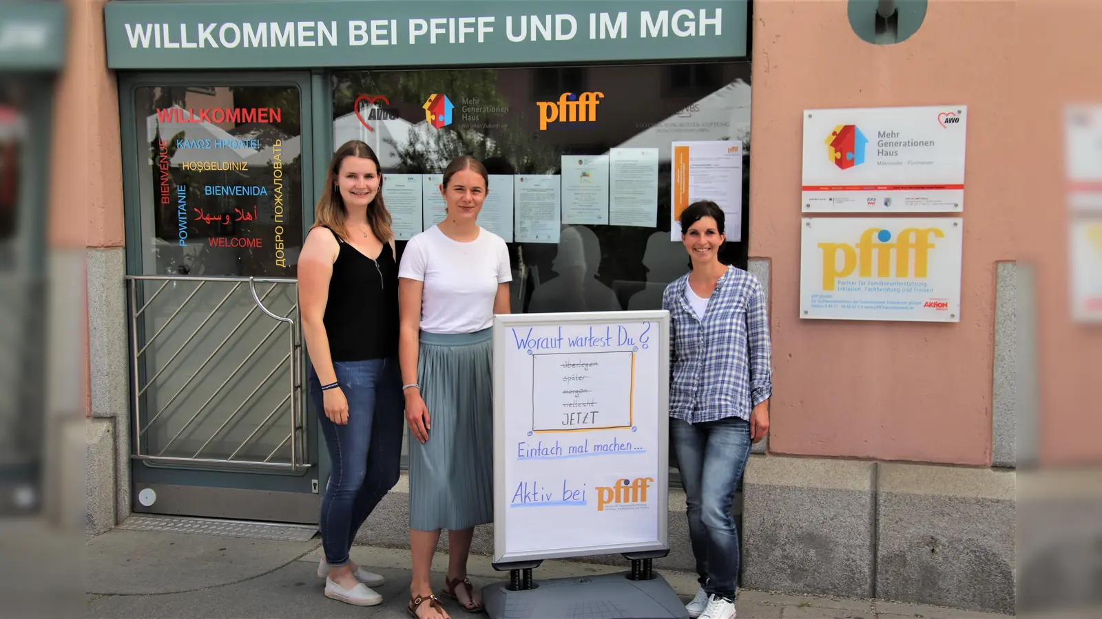 Sie suchen weitere &quot;Freiraum-Schaffer&quot; (von li) Julia Obesser, Anna Reisner und Kathrin Loder.  (Foto: Loder / Pfiff Dachau)