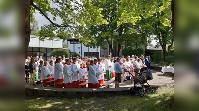 Aus dem ganzen Landkreis kamen die Ministrantinnen und Ministranten nach Erdweg. (Foto: Kath. Jugendstelle Dachau)