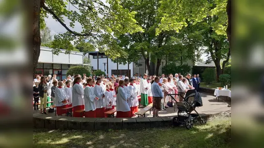 Aus dem ganzen Landkreis kamen die Ministrantinnen und Ministranten nach Erdweg. (Foto: Kath. Jugendstelle Dachau)