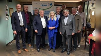 Bernhard Seidenath, Simon Landmann, Erwin Zehrer, Nikolaus Widmann, Christine Unzeitig, Manfred Berndt, Stefan Löwl, Hansjörg Christmann, Hans Nauderer und Josef Kaspar (v. l.). (Foto: red)