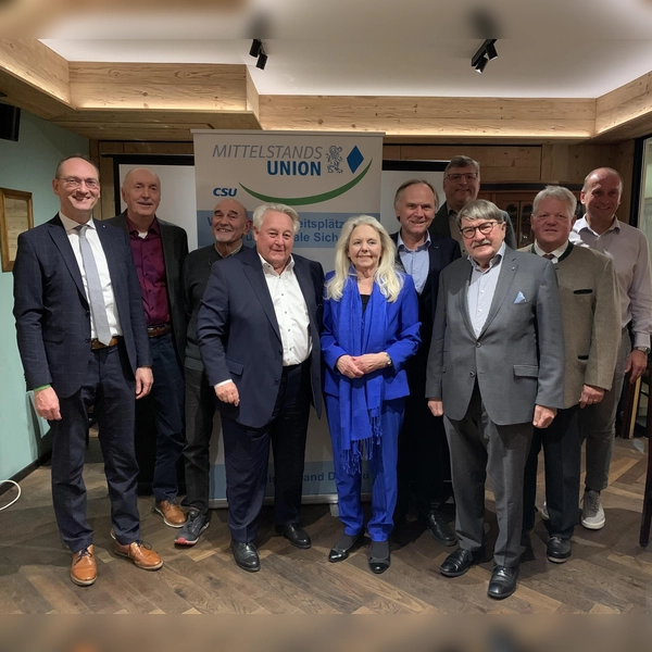 Bernhard Seidenath, Simon Landmann, Erwin Zehrer, Nikolaus Widmann, Christine Unzeitig, Manfred Berndt, Stefan Löwl, Hansjörg Christmann, Hans Nauderer und Josef Kaspar (v. l.). (Foto: MU)