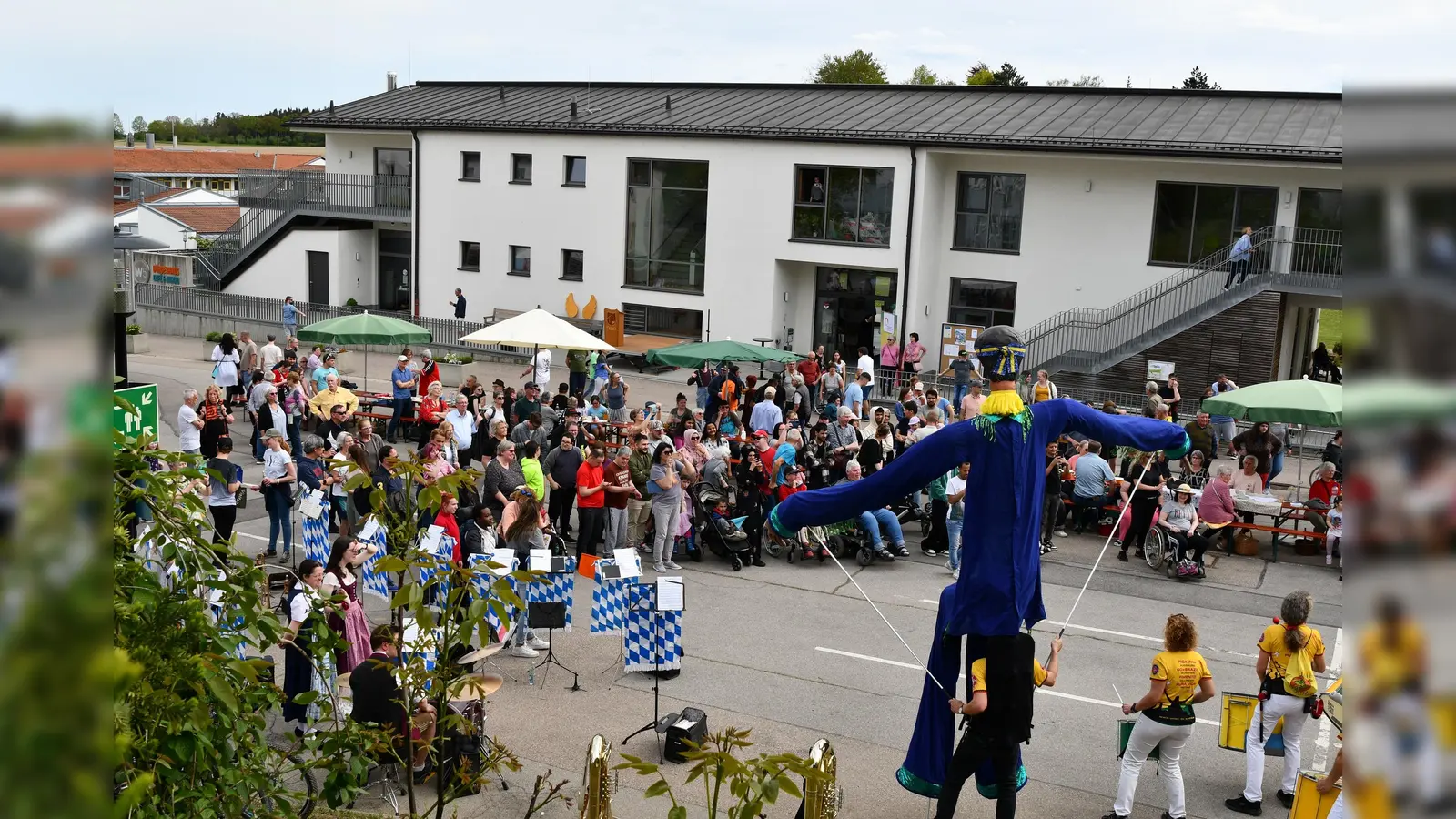 Bunt zusammengewürfelte Menschengruppen kamen miteinander ins Gespräch. (Foto: Franziskuswerk)