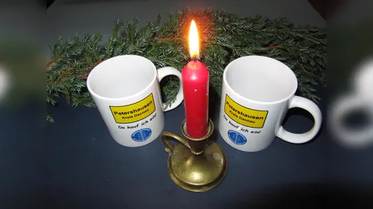 Das Glühweinhaferl darf mit nach Hause nehmen. (Foto: Gewerbeverein Petershausen)