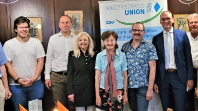Neuwahl beim Kreisverband der Mittelstandsunion, Christine Unzeitig (4. von li) bleibt Vorsitzende. (Foto: Mittelstandsunion Dachau)