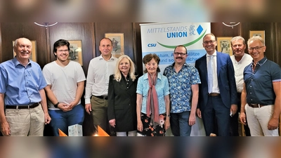 Neuwahl beim Kreisverband der Mittelstandsunion, Christine Unzeitig (4. von li) bleibt Vorsitzende. (Foto: Mittelstandsunion Dachau)