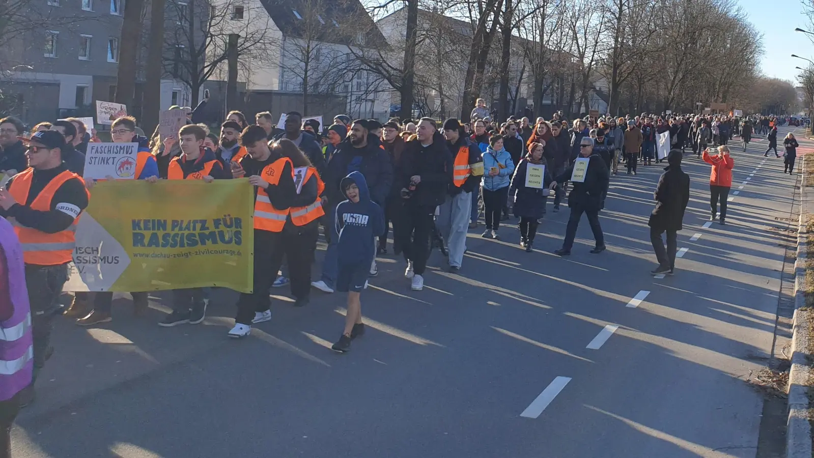 Circa 4.000 Menschen zogen am 28. Januar für ein buntes Dachau auf die Straße. (Foto: Runder Tisch gegen Rassismus Dachau e.V.)