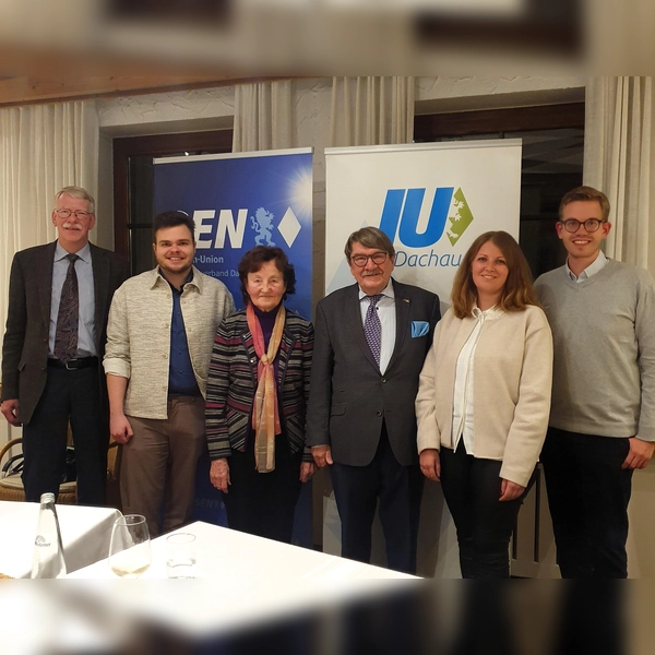 Burkhard Haneke (Vorsitzender Kreisseniorenunion), Timon Sporrer, Maria Kreitmair, Hansjörg Christmann, Johanna Baumann und der Kreisvorsitzende der Junge Union Sebastian Zollbrecht (v. l.) (Foto: Senioren-Union KV Dachau)