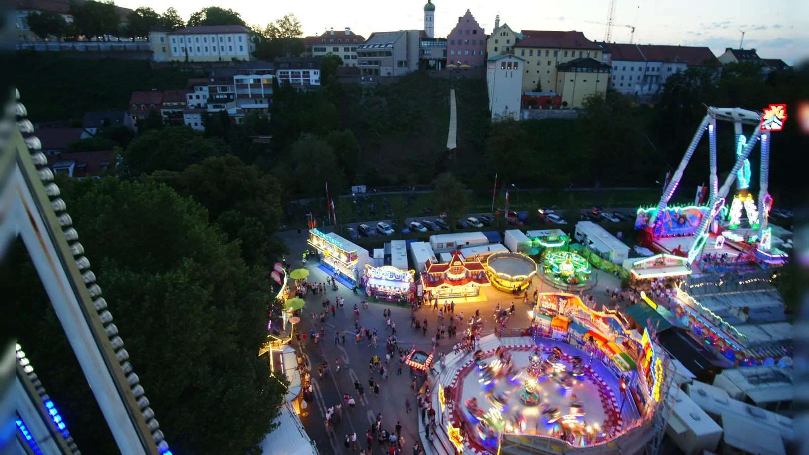 Zum Schutz der Volksfestbesucher und der umliegenden Anwohner wird auch in diesem Jahr eine gesonderte Verkehrsreglung während des Dachauer Volksfestes eingerichtet. (Foto: Sebastian Leiß)