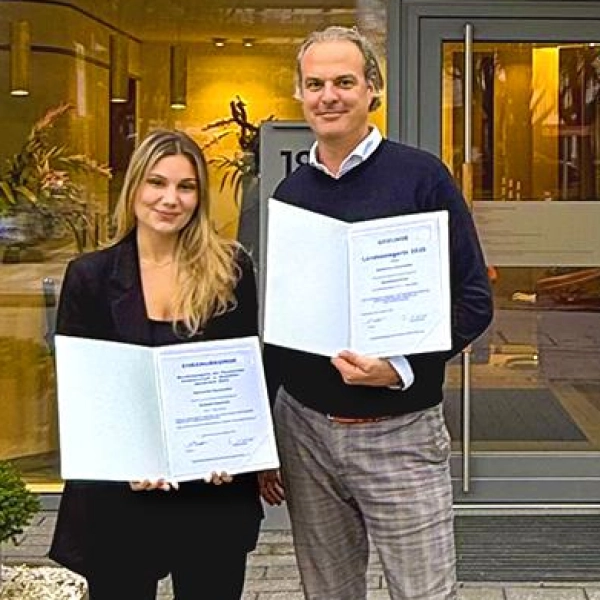 Katharina Neusiedler und Ralf Hanrieder freuen sich über die Auszeichnung. (Foto: Hanrieder)