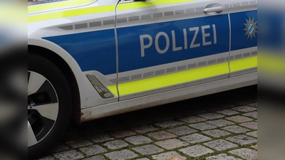 Die Polizei musste die B471 drei Stunden sperren. (Foto: Polizei)
