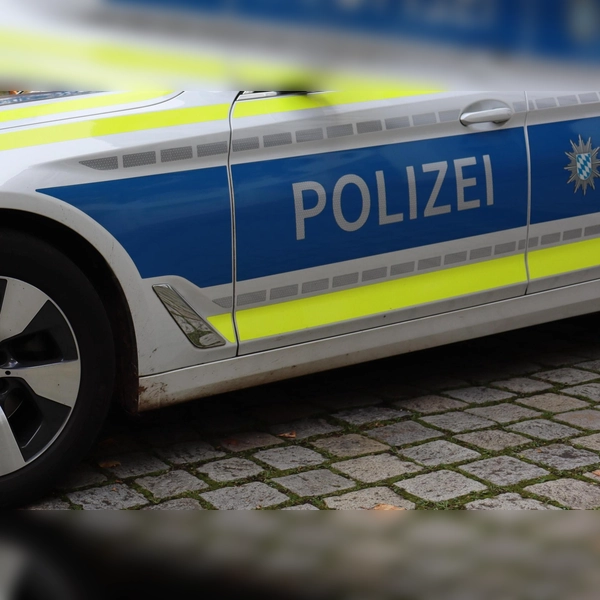 Die Polizei musste die B471 drei Stunden sperren. (Foto: Polizei)