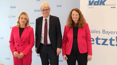 VdK-Präsidentin Verena Bentele, VdK-Landesgeschäftsführer Michael Pausder und VdK-Pressesprecherin Bettina Schubarth (von links) erläuterten die Forderungen des Sozialverbands für ein soziales Bayern. (Foto: job)