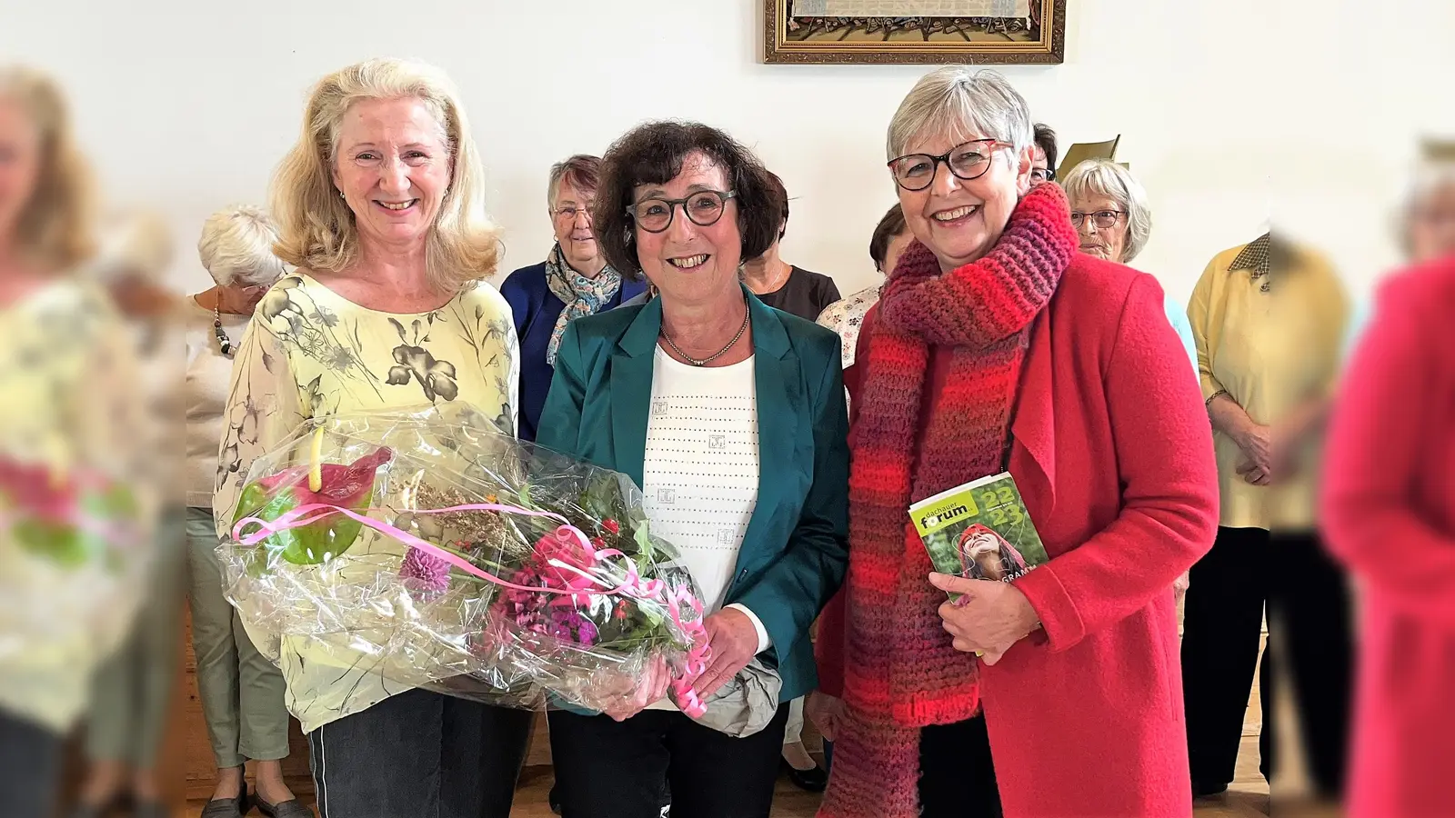 Annemarie Westenrieder, Eva-Maria Kutscherauer-Schall und Annerose Stanglmayr, Geschäftsführerin Dachauer Forum (von li).<br> (Foto: Dachauer Forum)