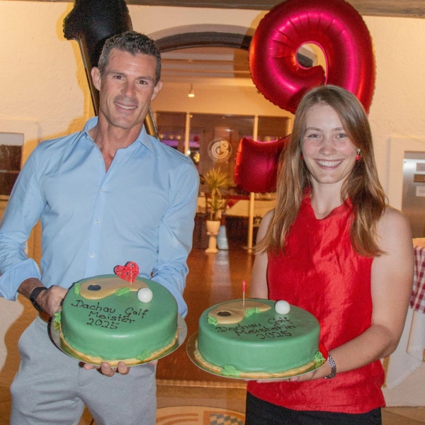 Strahlende Sieger: die neue Golfmeisterin Carolin Steingrübner vom Münchner GC mit dem neuen Dachauer Golfmeister Philipp Uscharewitz vom GC München Eichenried. (Foto: dek)
