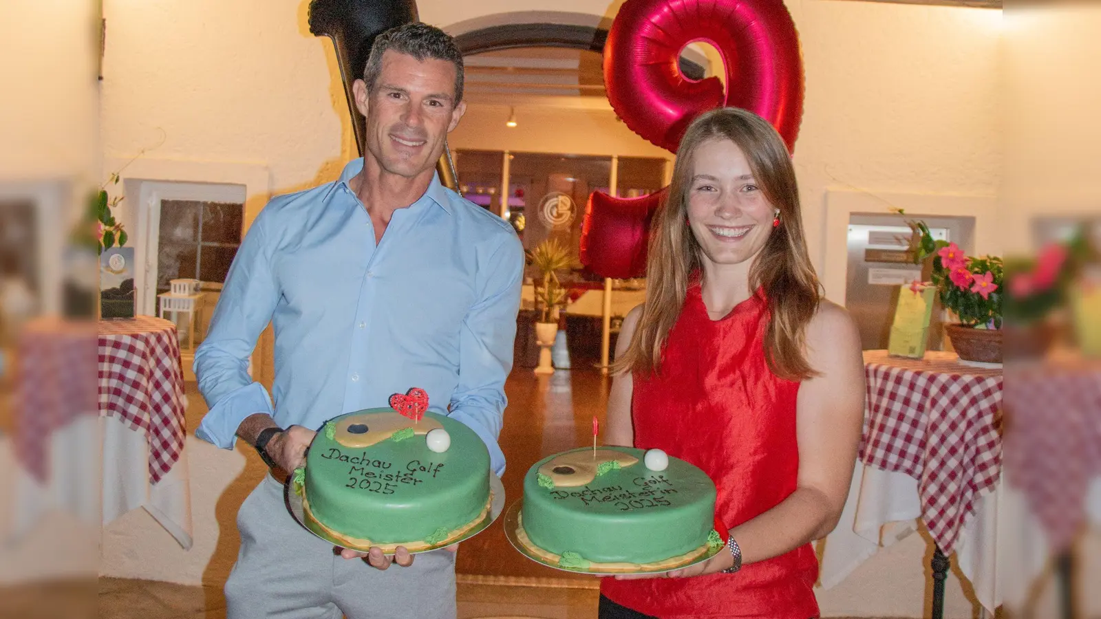 Strahlende Sieger: die neue Golfmeisterin Carolin Steingrübner vom Münchner GC mit dem neuen Dachauer Golfmeister Philipp Uscharewitz vom GC München Eichenried. (Foto: dek)