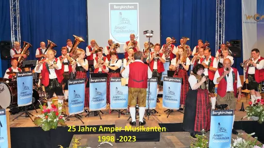 Die Amper-Musikanten aus Bergkirchen feiern heuer ihr 25-jähriges Bestehen. (Foto: Amper-Musikanten)