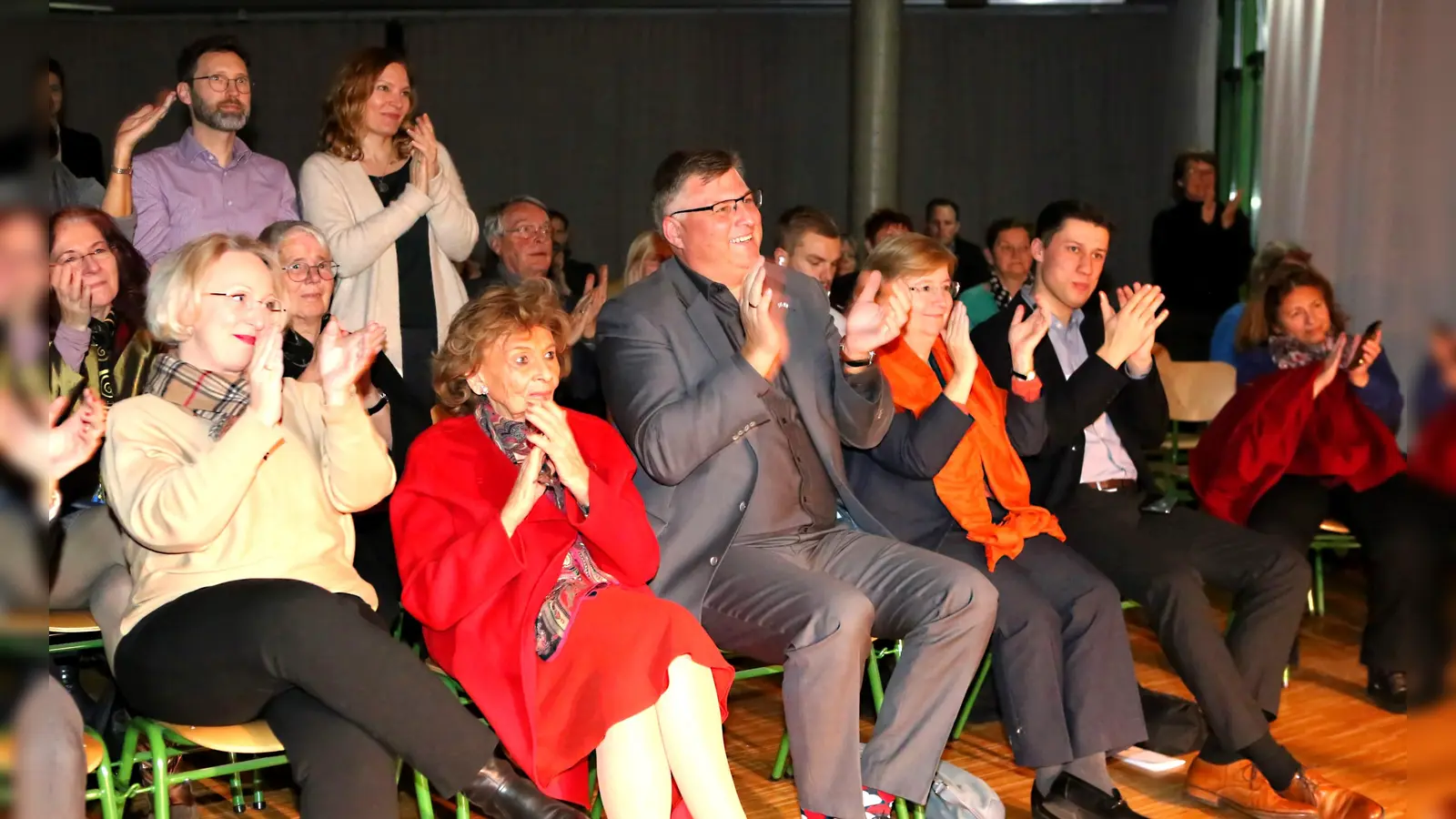 Landrat Stefan Löwl (Mitte) mit Generalkonsulin des Staates Israel Talya Lador-Fresher (re von ihm) und Ehrengast Dr. Charlotte Knobloch, Präsidentin der Israelitischen Kultusgemeinde München und Oberbayern (li von ihm). (Foto: LA Dachau/Veronika Plajer )